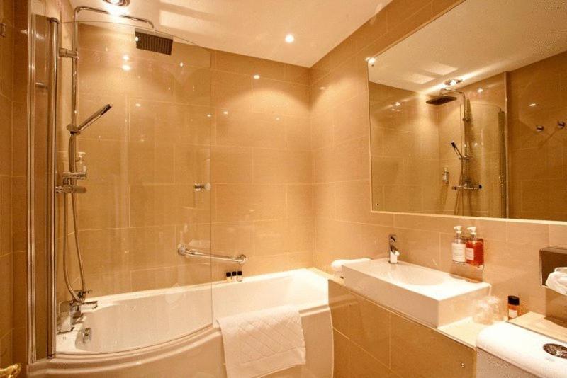 The Blueberry Hotel Pontypridd Room photo